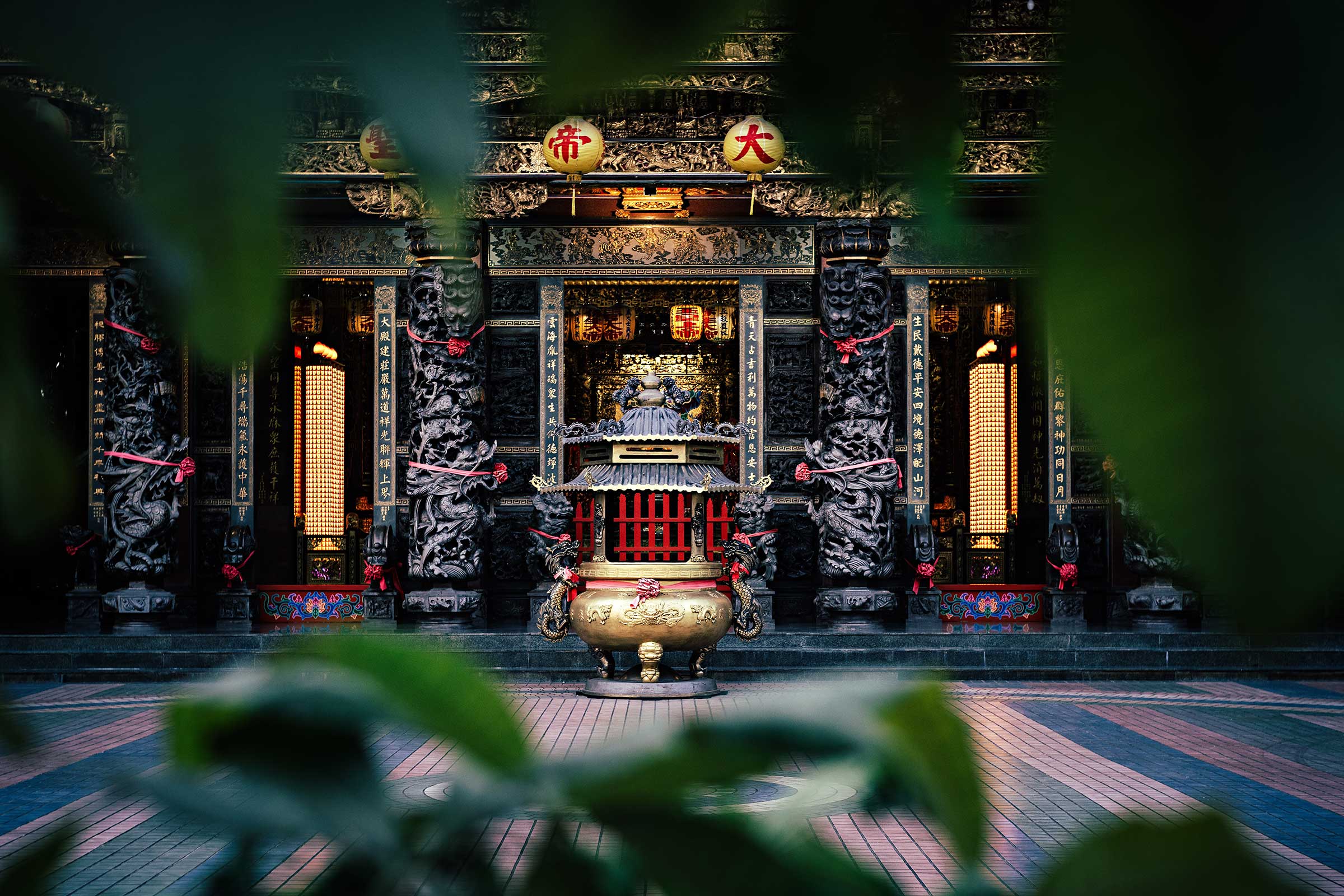 Taiwan-Cycling-Tour-visit-temples